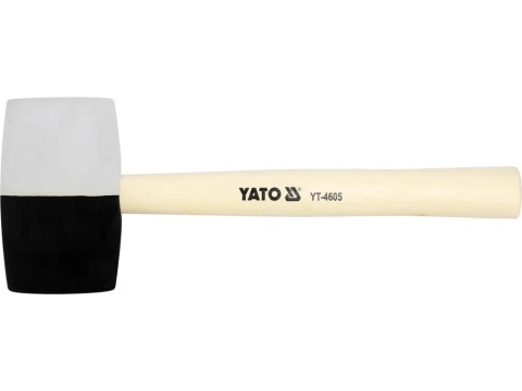 Młotek Yato YT-4605 o masie 980 g i długości 345 mm.