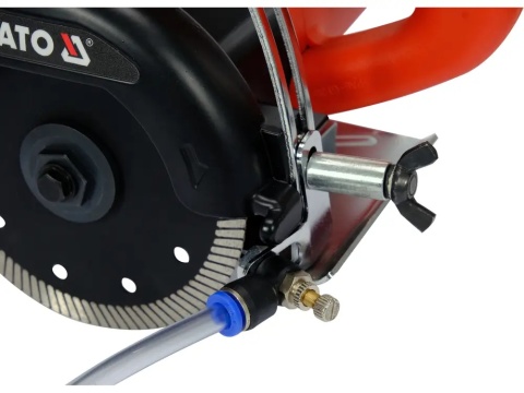 Wytrzymała przecinarka Yato, odporna na wysokie temperatury i zapylenie, co gwarantuje długą żywotność.