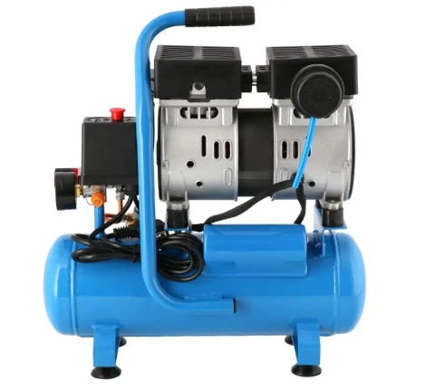 Mały dwutłokowy kompresor 0.45 kW, napęd 1:1, cykl pracy 20/80.