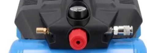 Czerwone pokrętło do regulacji ciśnienia wylotowego