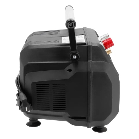 Mały  czarny kompresor ze zbiornikiem  6 l