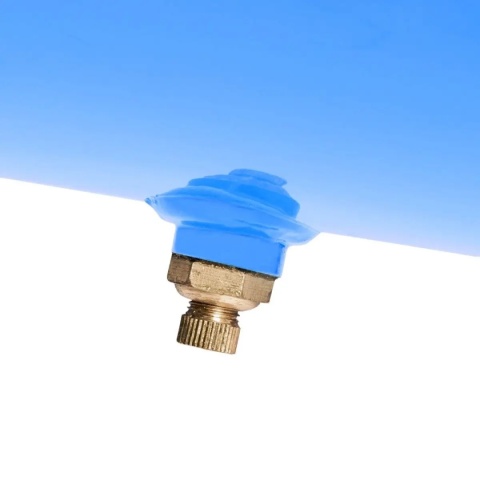 Producent zaleca regularną kontrolę i wymianę oleju, a także spuszczanie kondensatu ze zbiornika raz w tygodniu