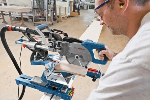 Bosch GCM 8 SJL Professional – kompaktowa ukośnica 1600 W z systemem odsysania pyłu