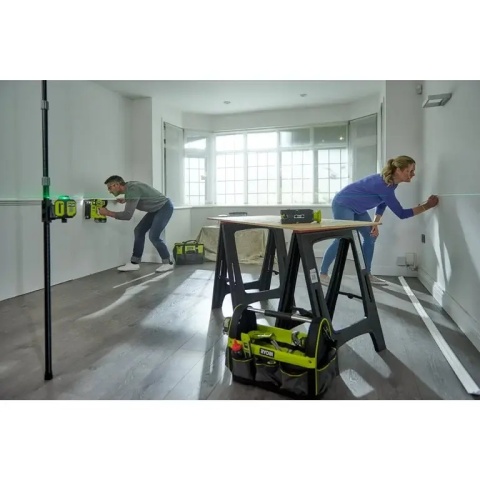 Laser RB360GLL wyświetla linie: wertykalną, krzyżową i 360°.