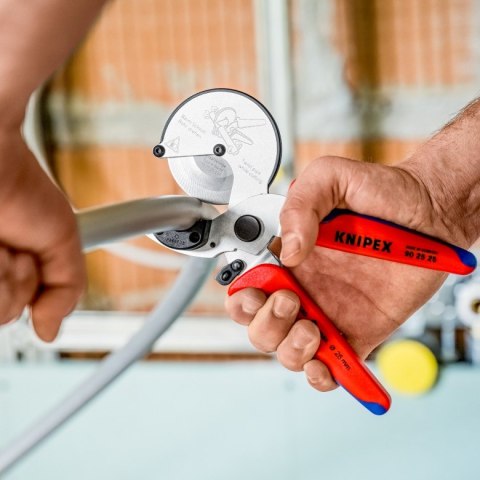 Profesjonalny obcinak Knipex z obracającym się krążkiem tnącym.