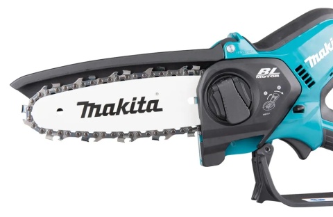 Pilarka Makita XGT 40V z automatycznym smarowaniem łańcucha.