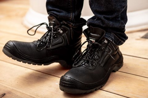 Buty robocze O2 SR FO zapewniające ochronę przed wilgocią i poślizgiem.