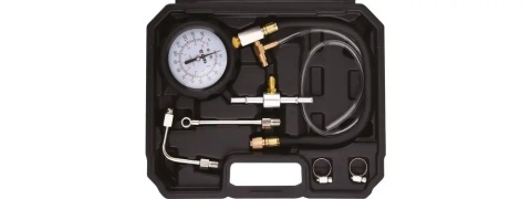 Miernik ciśnienia paliwa YATO z zakresem 0–1 MPa i 0–140 PSI.