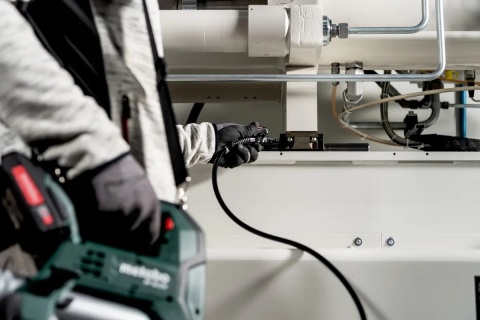 Metabo FP 18 LTX 18V – mobilna konserwacja maszyn przemysłowych.