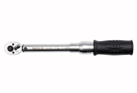 Klucz dynamometryczny YATO YT-0751 o zakresie 2–10 Nm zapewnia precyzyjne dokręcanie.