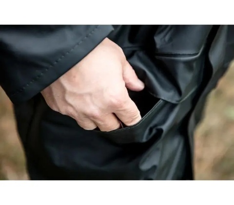 📦 Dwie praktyczne kieszenie boczne – na drobiazgi i narzędzia XXL