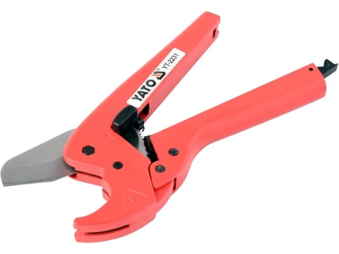 Obcinak YATO z aluminiowym korpusem i ergonomicznym uchwytem.