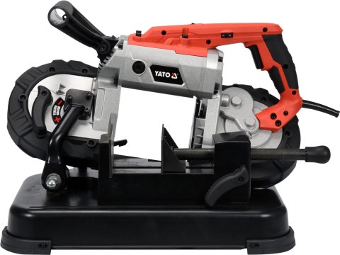 Wbudowane oświetlenie przecinarki LED ułatwia precyzyjną pracę w słabo oświetlonych miejscach.